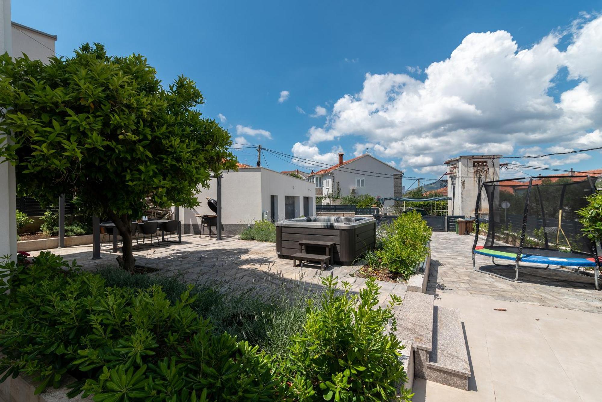 Maca Apartments & Suites Trogir Exterior photo